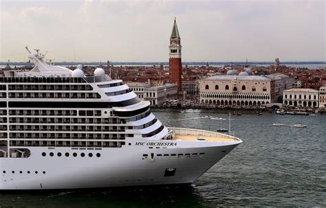 cruise ship in venice today